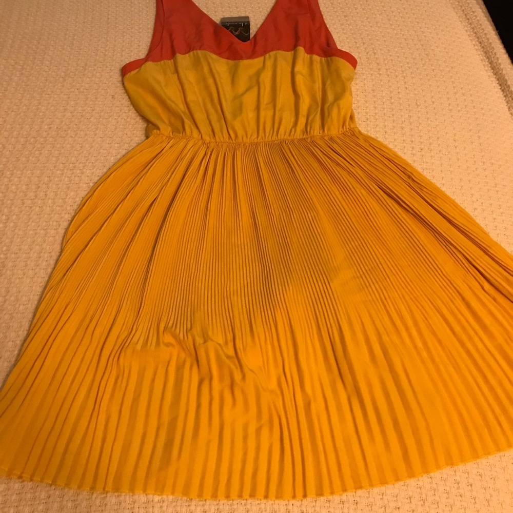 Yellow and orange pleated dress. Size large. NWT